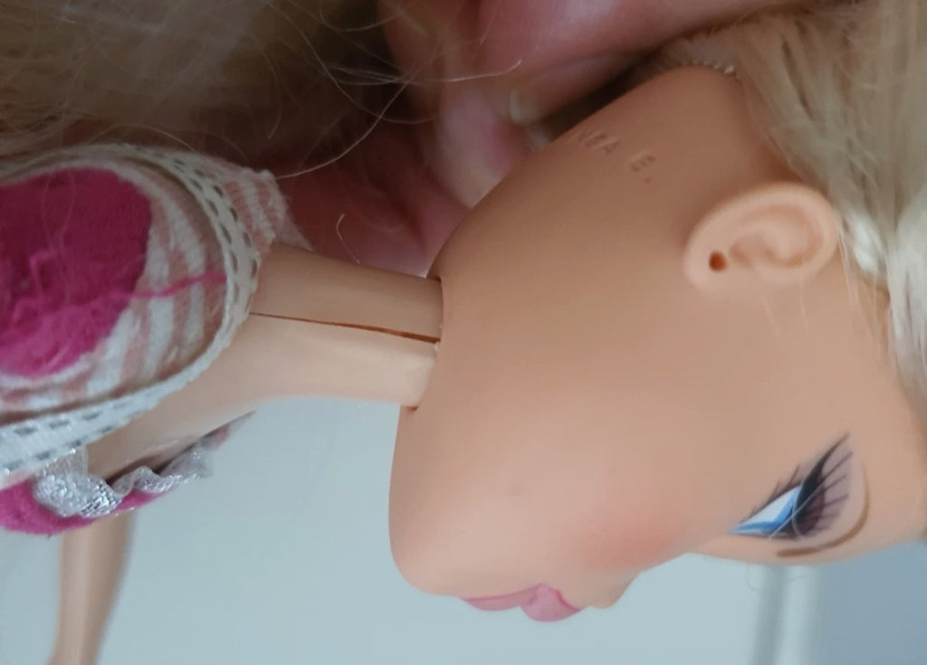 Bratz cloe babysitter