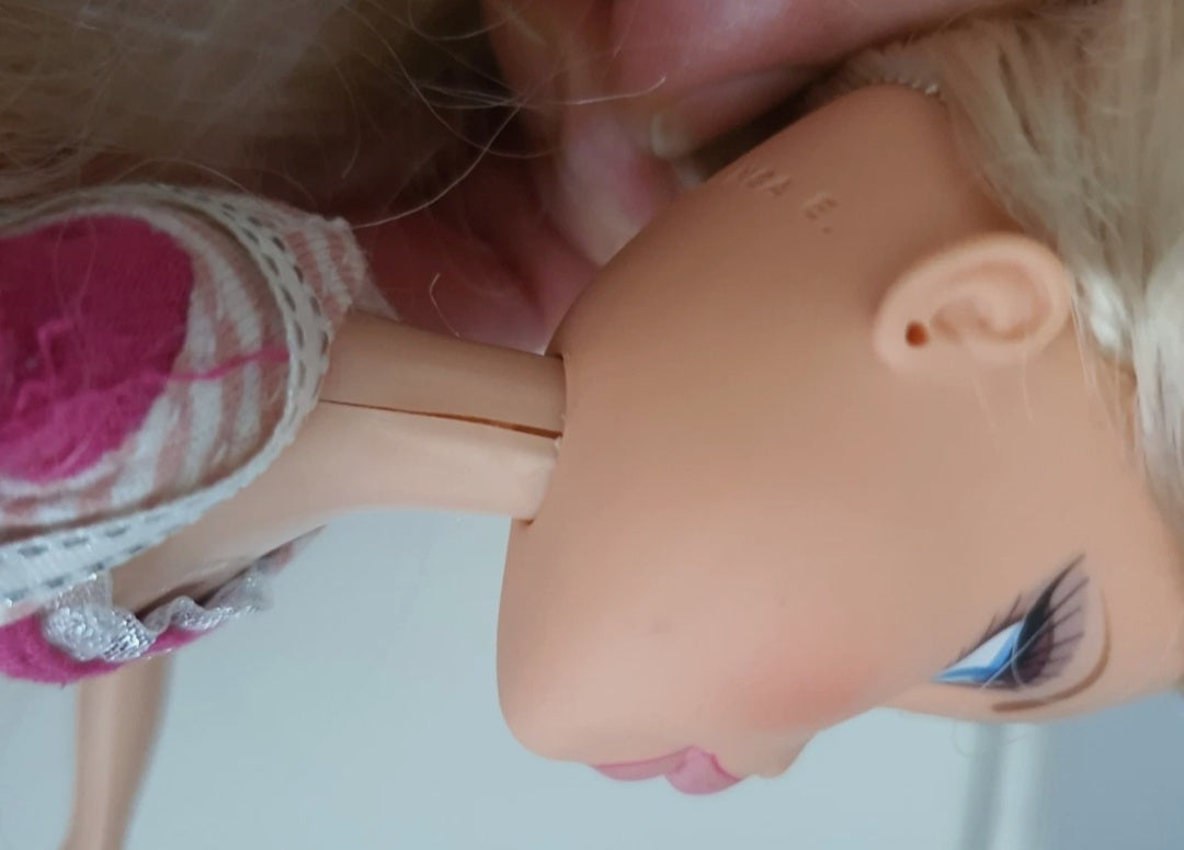Bratz cloe babysitter