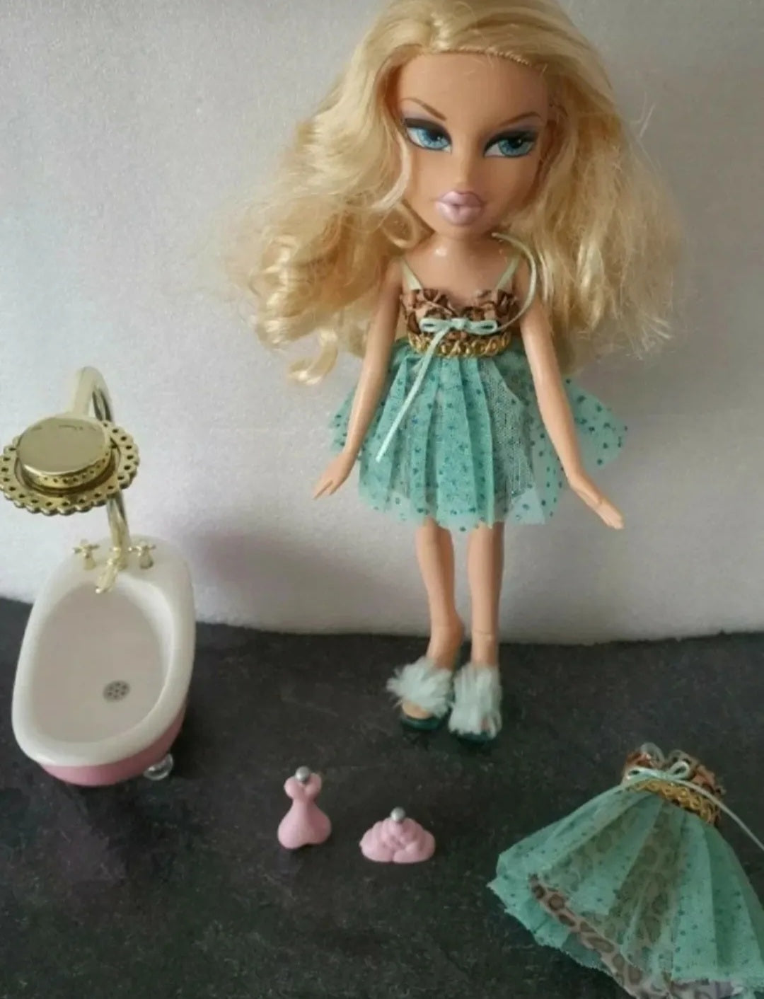 Bratz cloe pampered