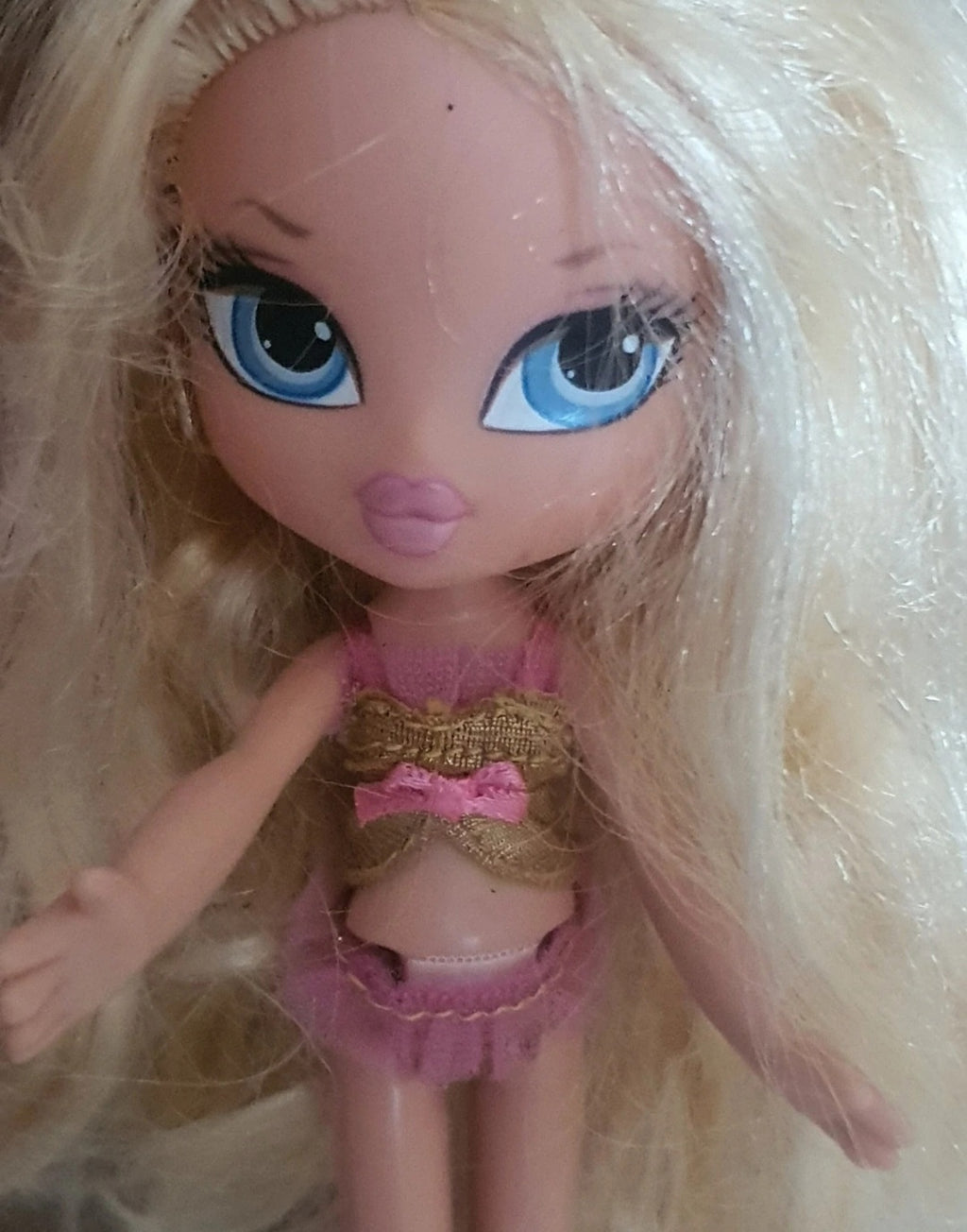Bratz familiez cloe world complete
