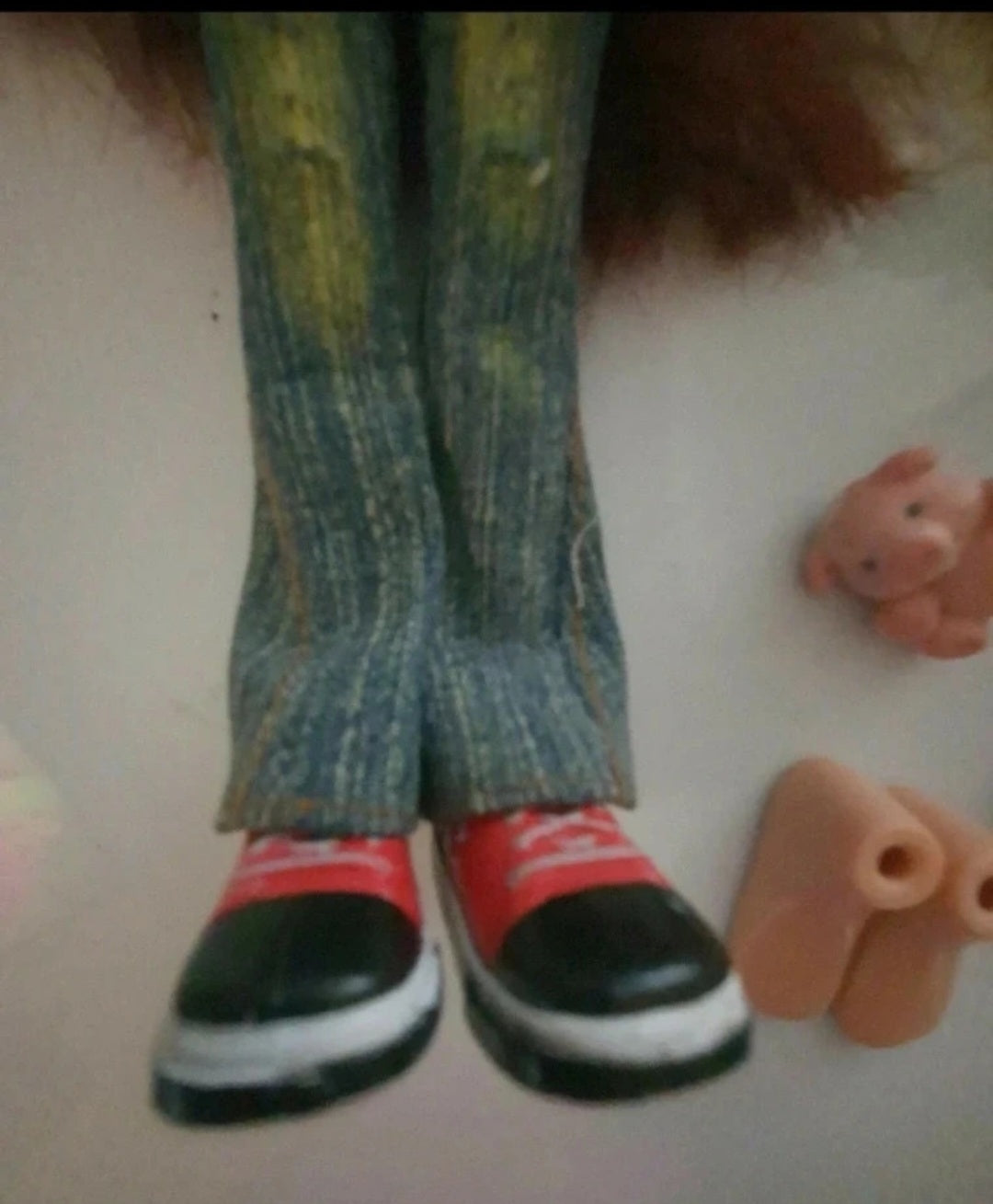 Bratz Lana babysitting