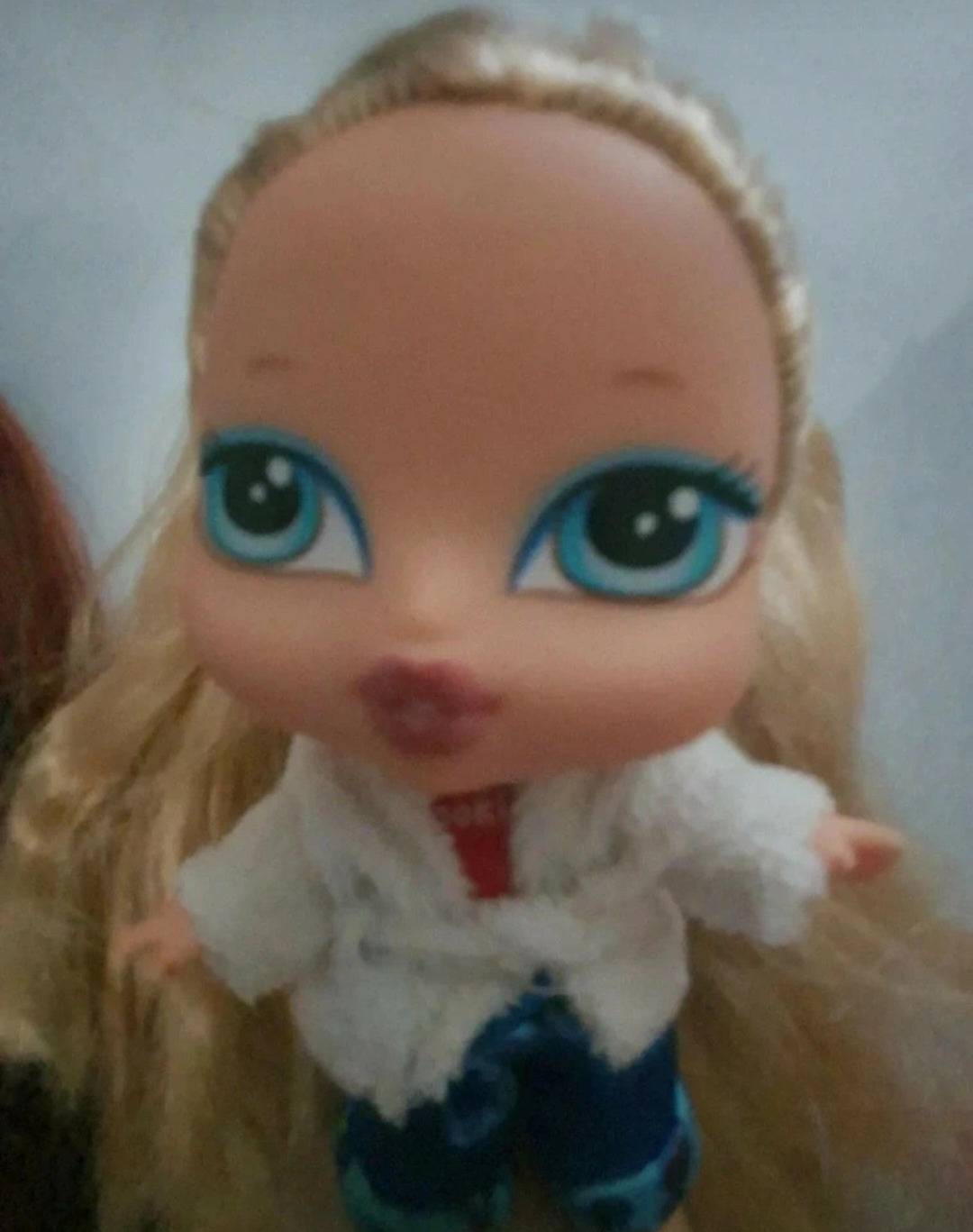 Bratz Lana babysitting