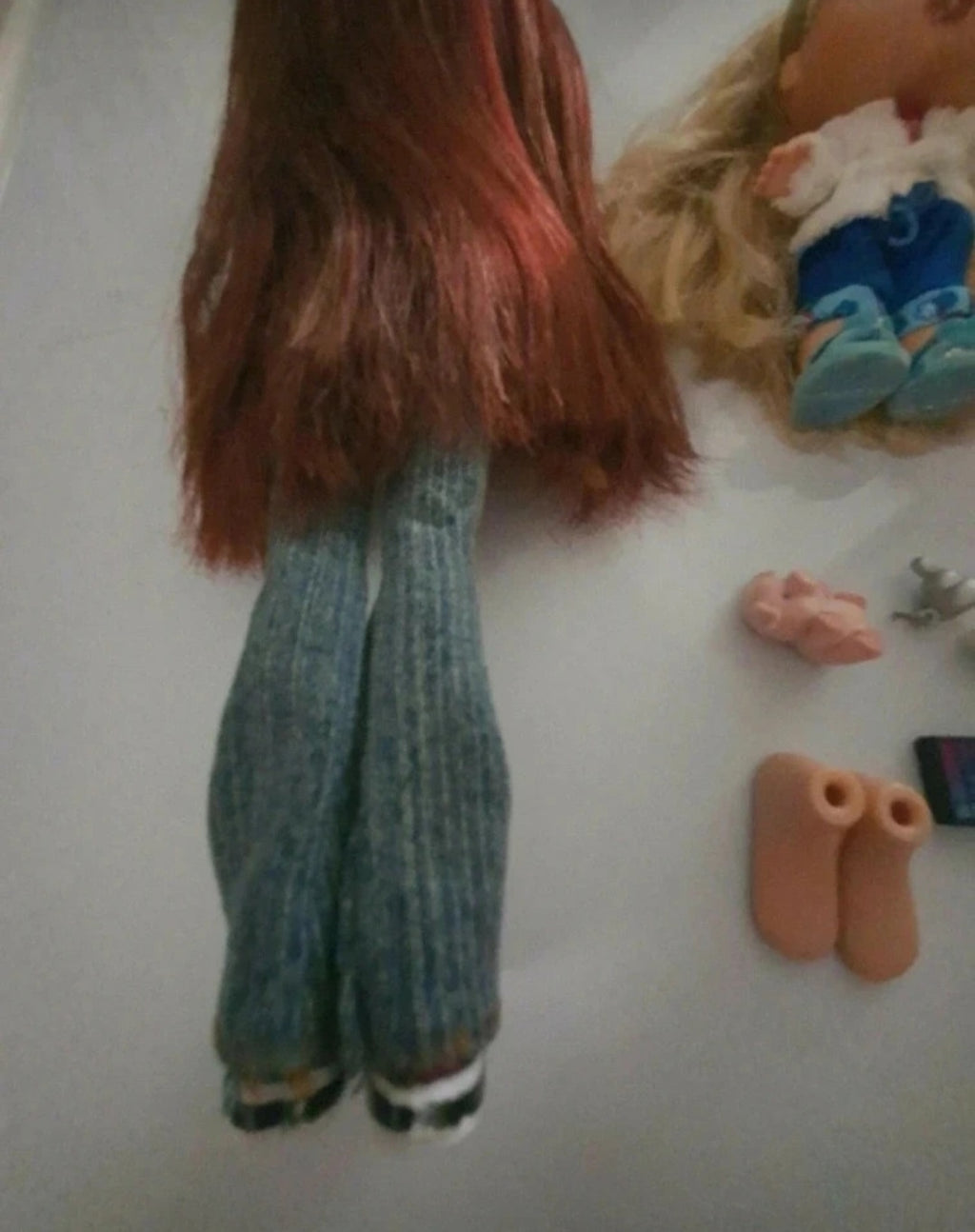 Bratz Lana babysitting