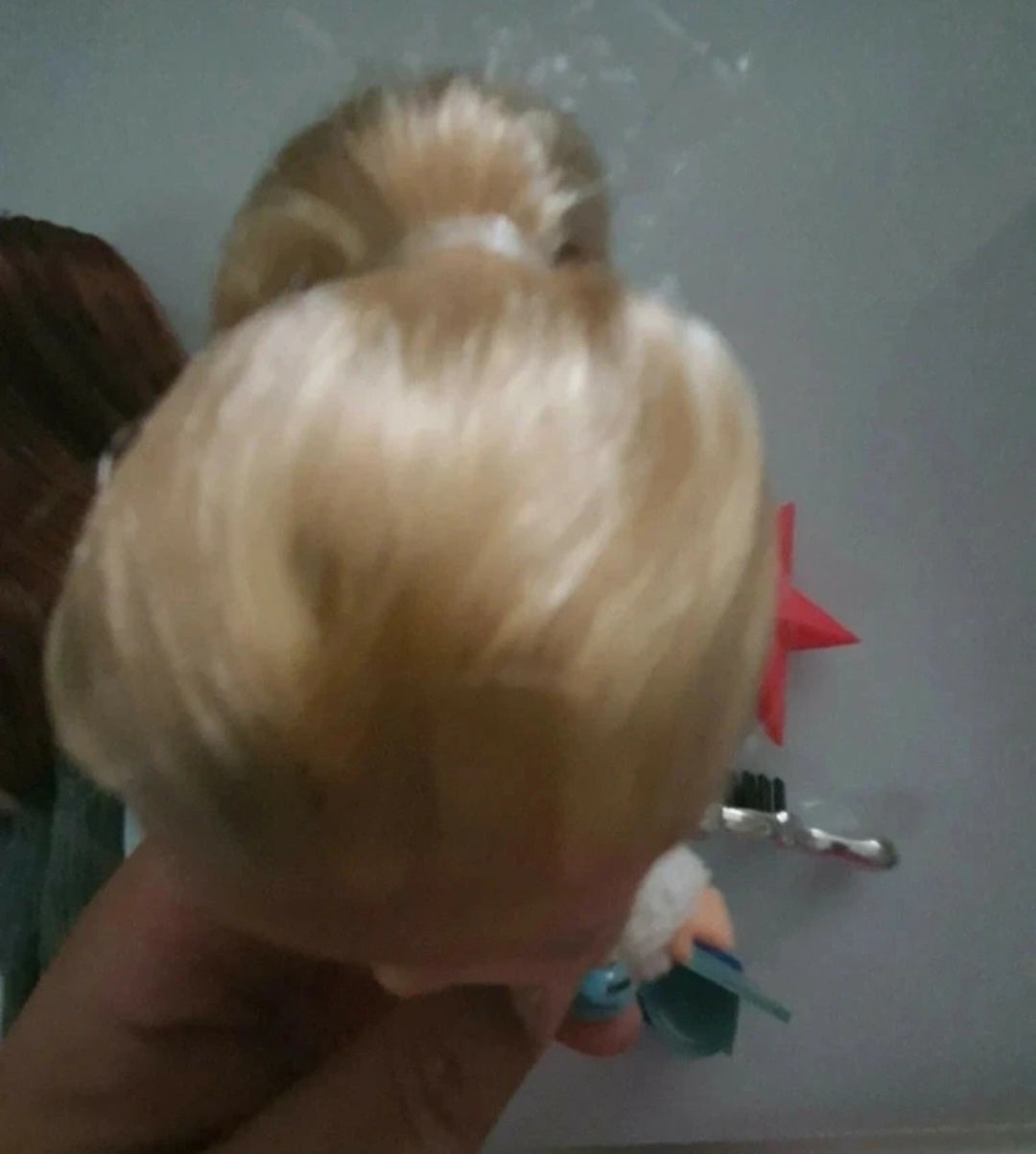 Bratz Lana babysitting