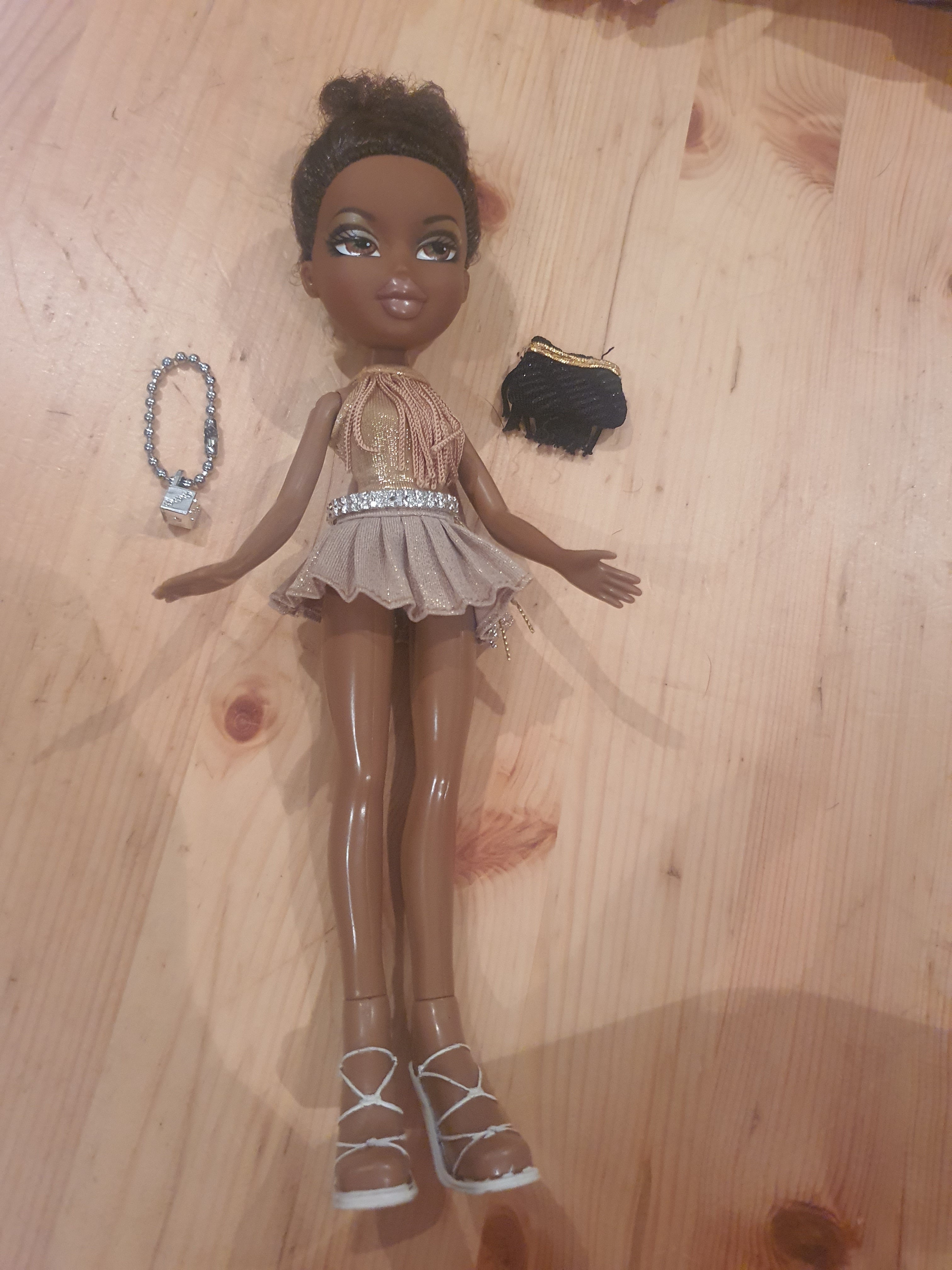 Bratz sasha las vegas cheveux coupés